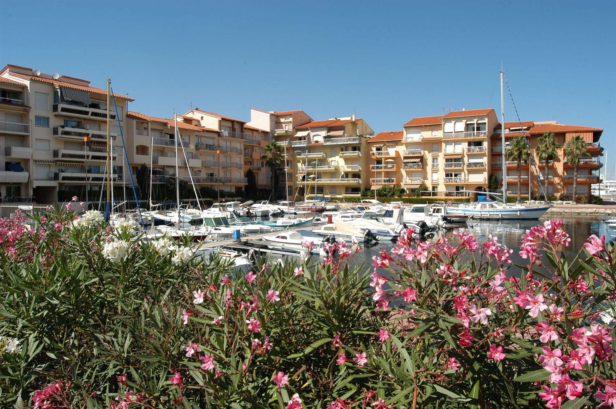 Du Port Hotel 3*